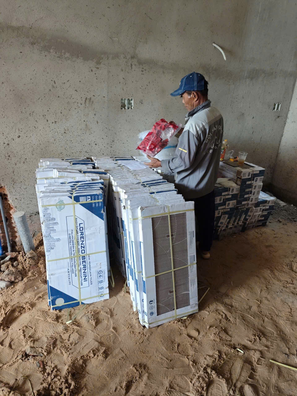 Gạch ốp lát Dĩ An