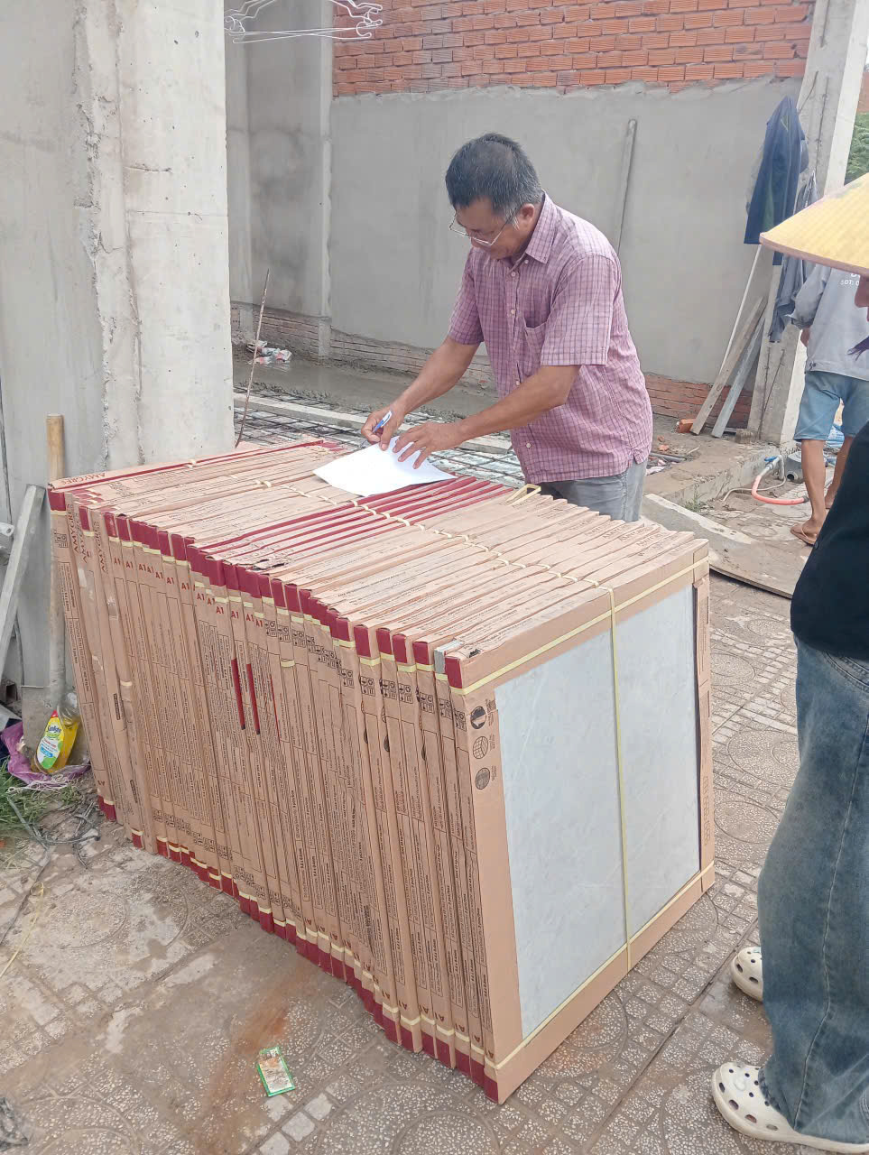 Gạch ốp lát Dĩ An