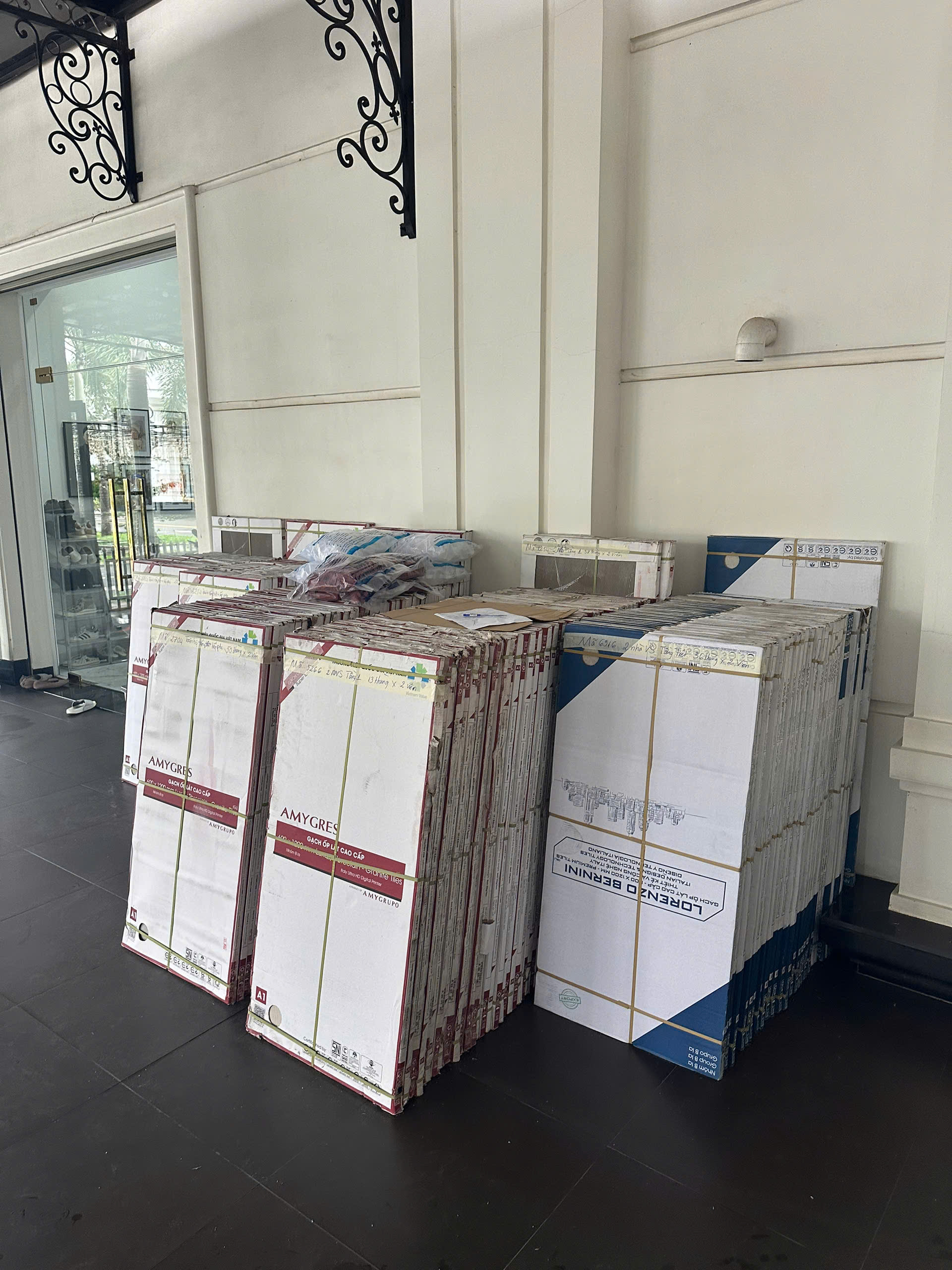 Gạch ốp lát khổ lớn
