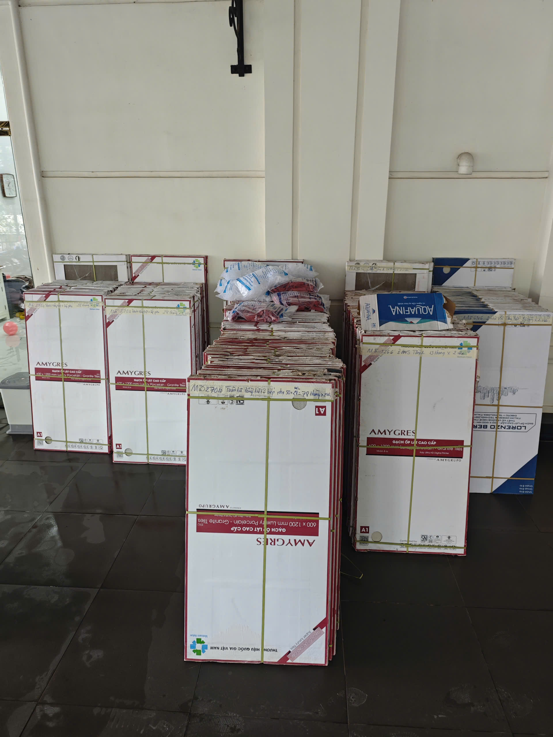 Gạch ốp lát khổ lớn