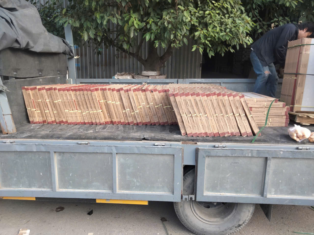 Gạch ốp tường Thuận An