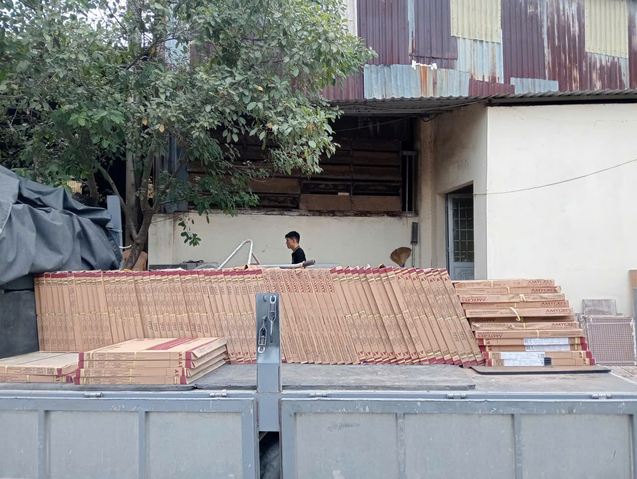 Gạch phòng khách nhà phố