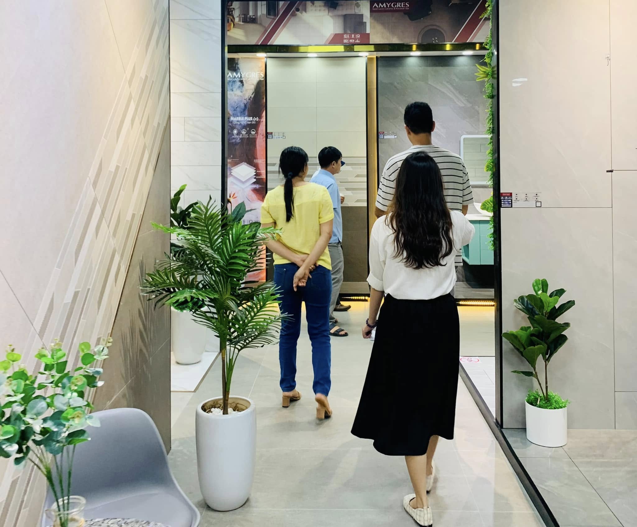 cửa hàng gạch Bình Dương