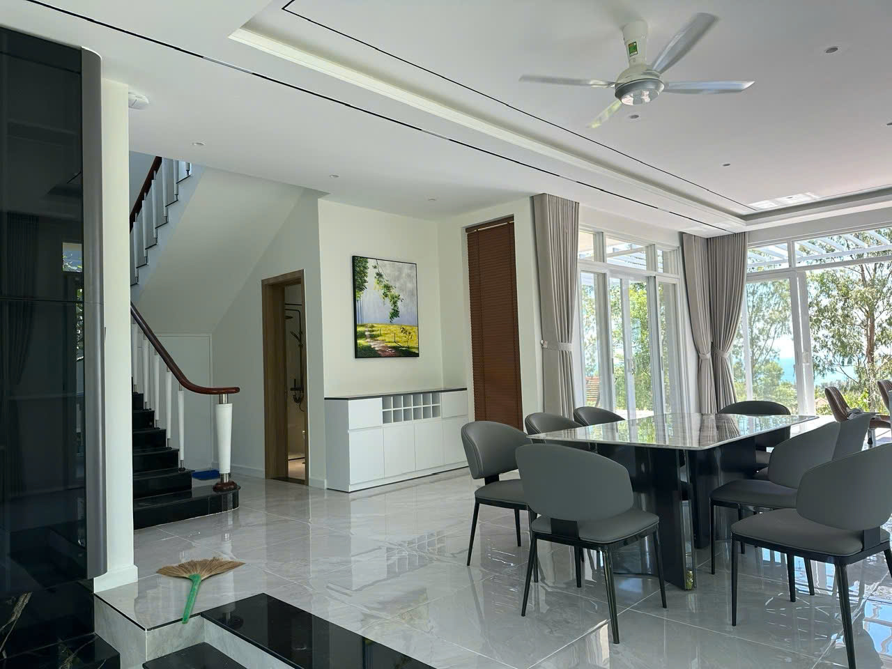 Gạch cao cấp chống bám bẩn