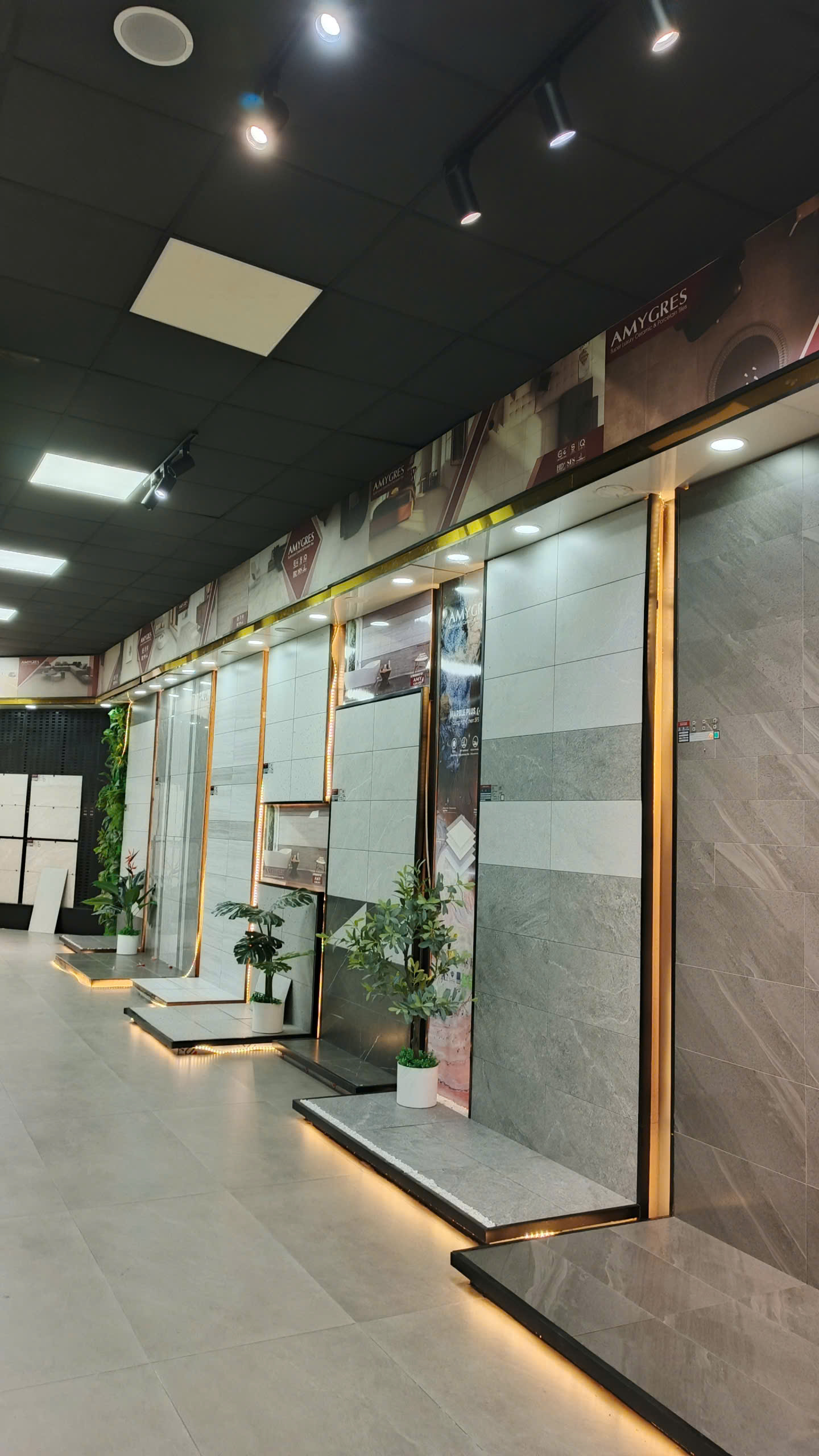 Showroom Gạch Cao Cấp Bình Dương