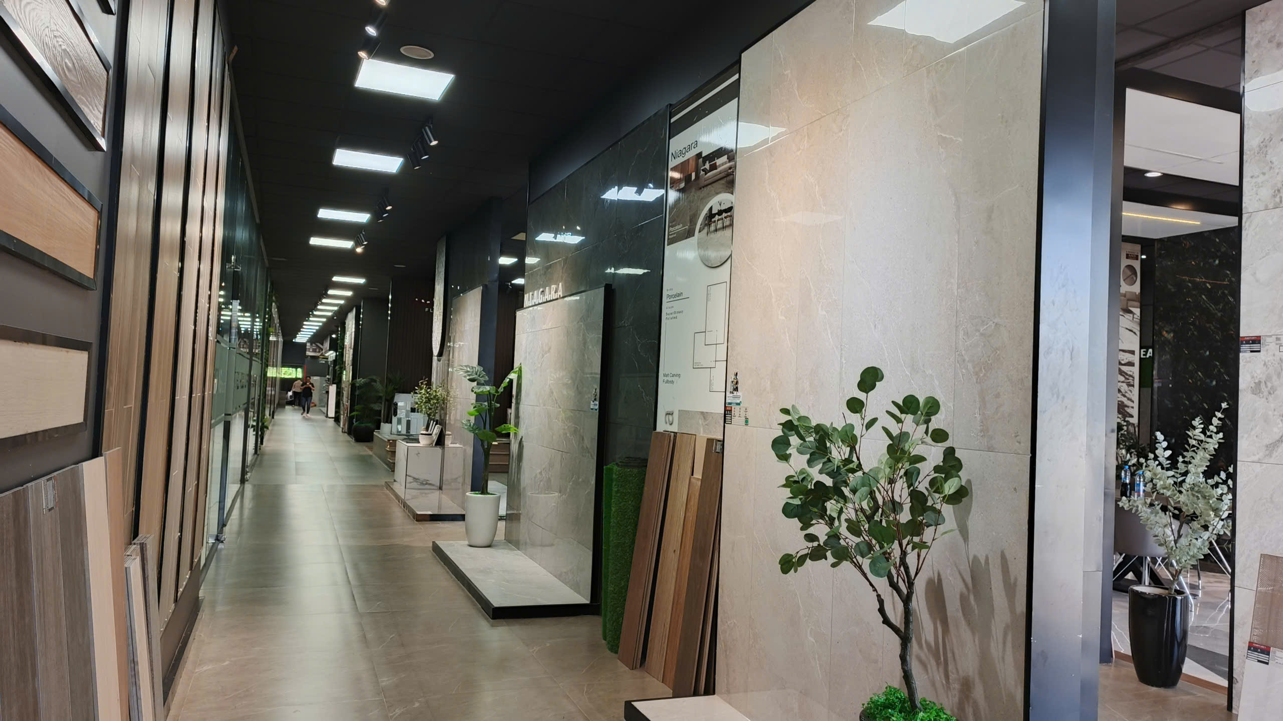 Showroom gạch ốp lát Bình Dương